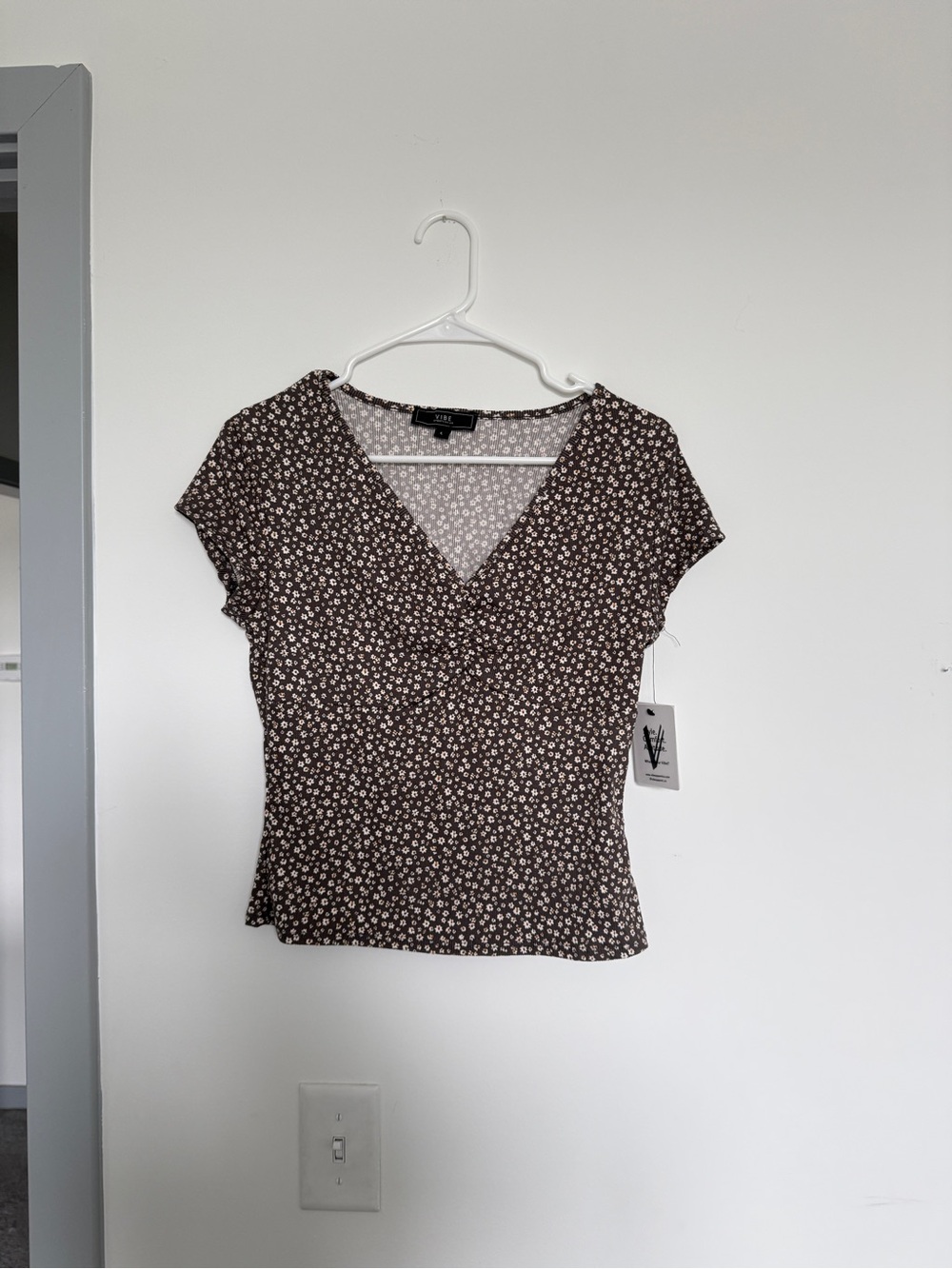 Vibe Brown Floral V-Neck Crop Top